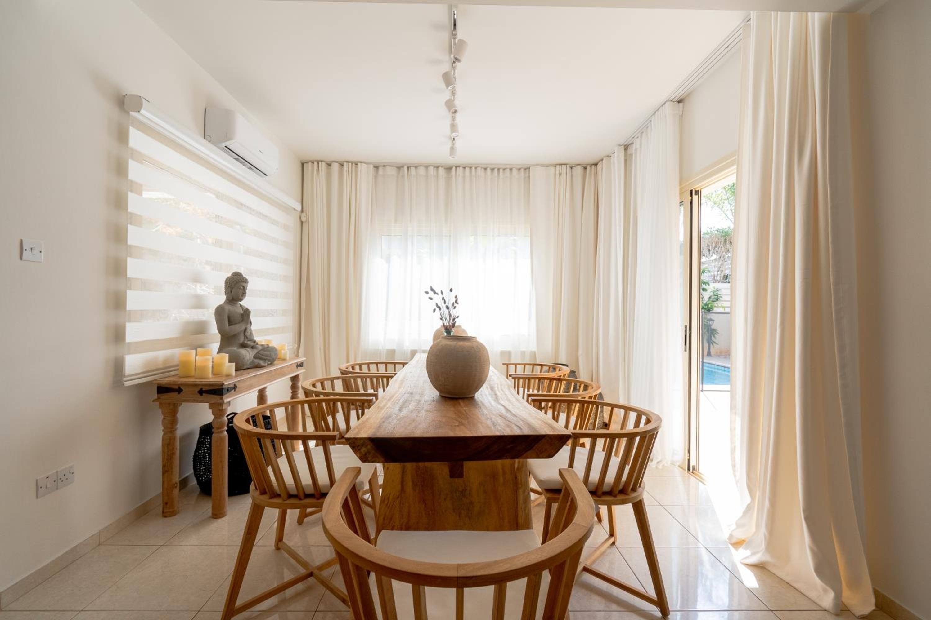 Stylish & Picturesque Oasis Anthorina 2