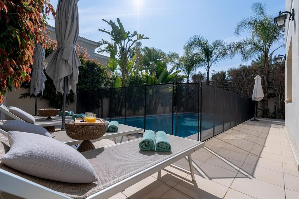 Stylish & Picturesque Oasis Anthorina 2