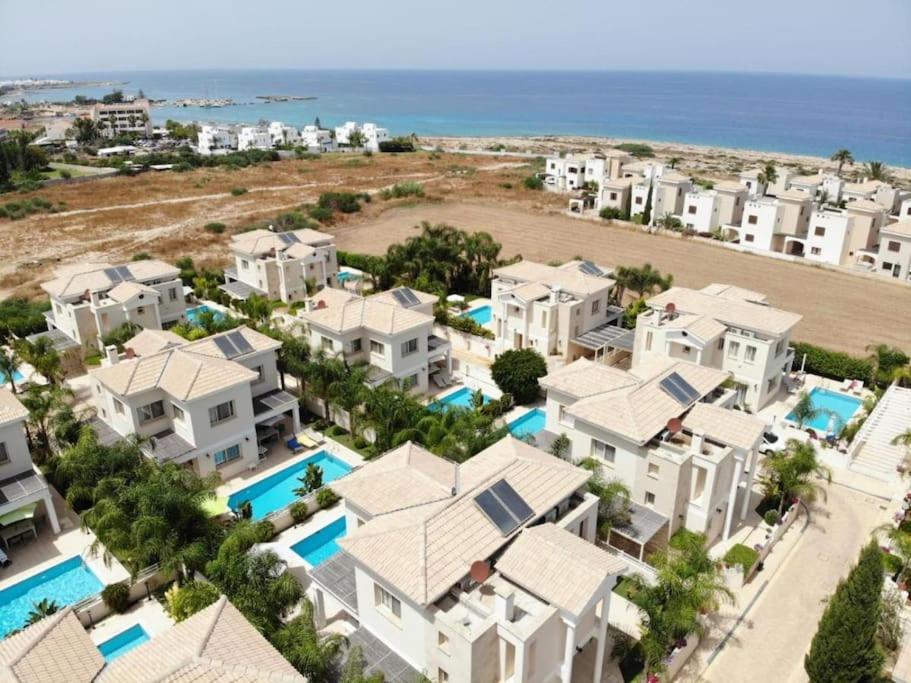 Stylish & Picturesque Oasis Anthorina 2