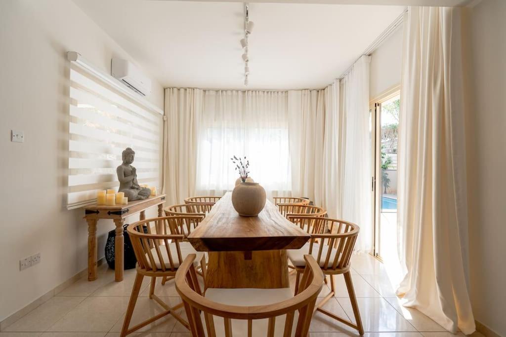 Stylish & Picturesque Oasis Anthorina 2