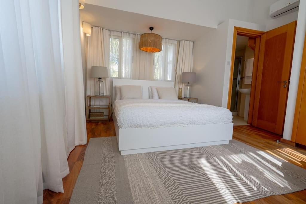 Stylish & Picturesque Oasis Anthorina 2