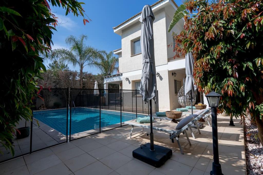 Stylish & Picturesque Oasis Anthorina 2
