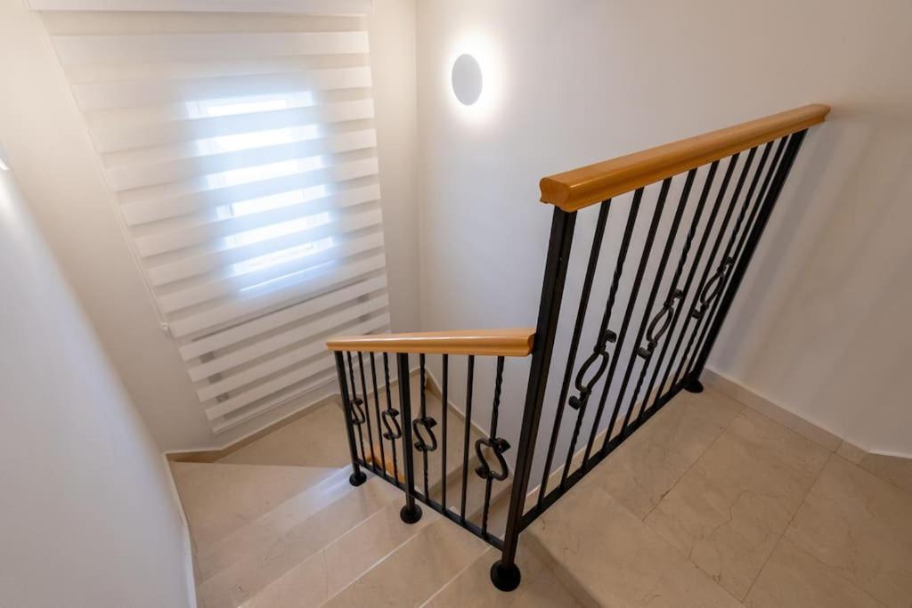 Stylish & Picturesque Oasis Anthorina 2