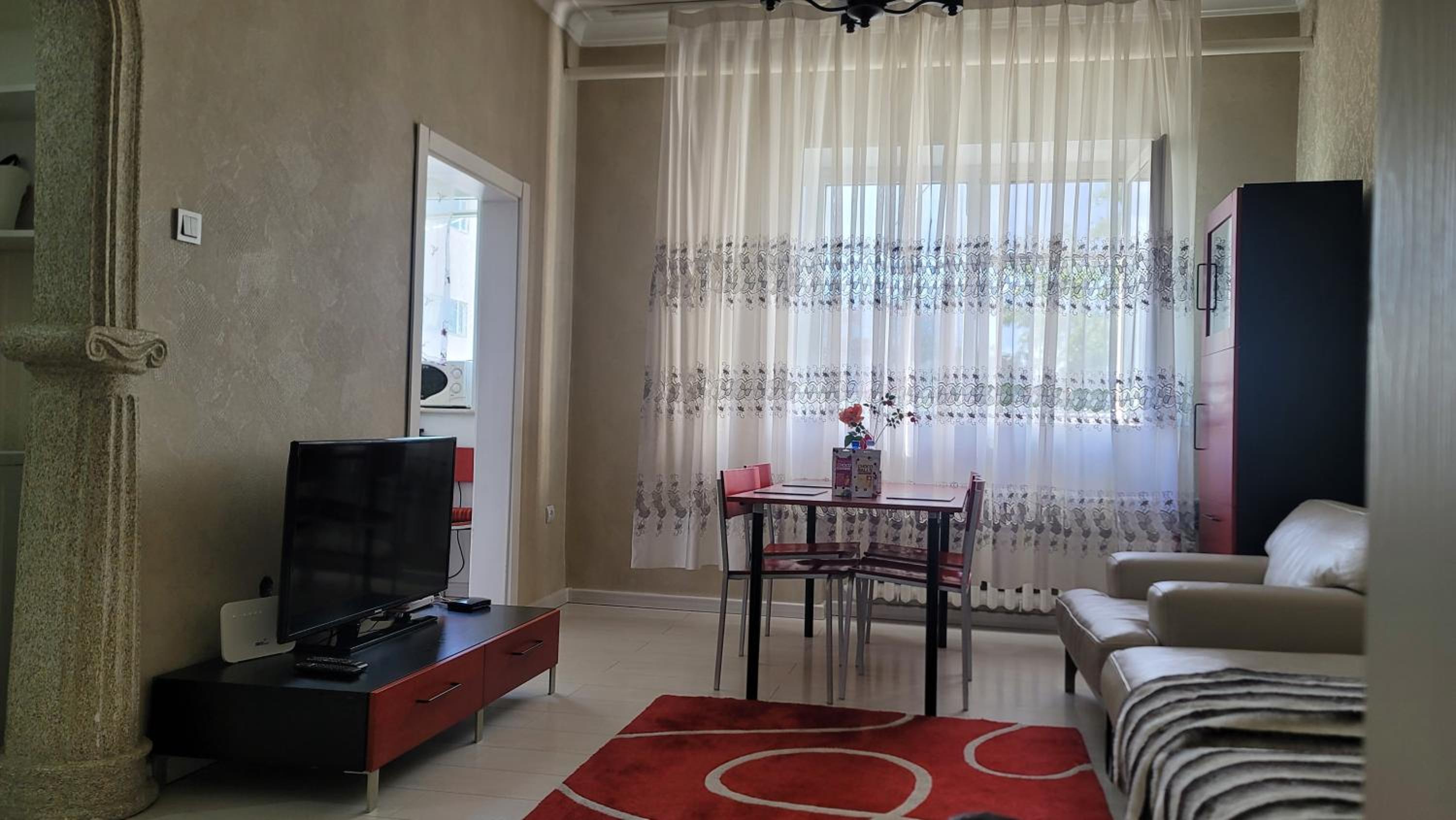 A nicely furnished, cozy apartment next to the State Department Store view 2