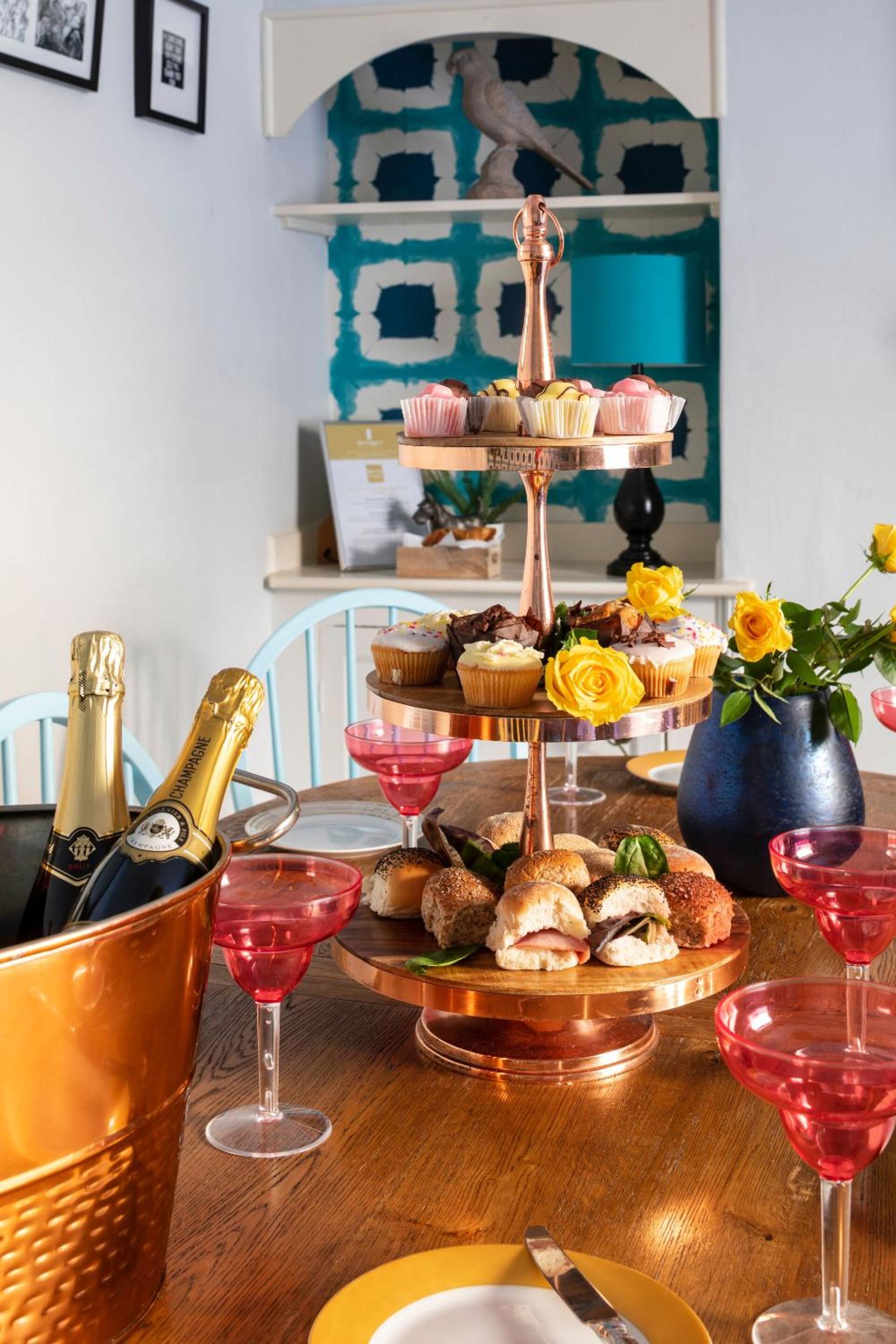 Hotel Hiding Space - Trim Street Apartments