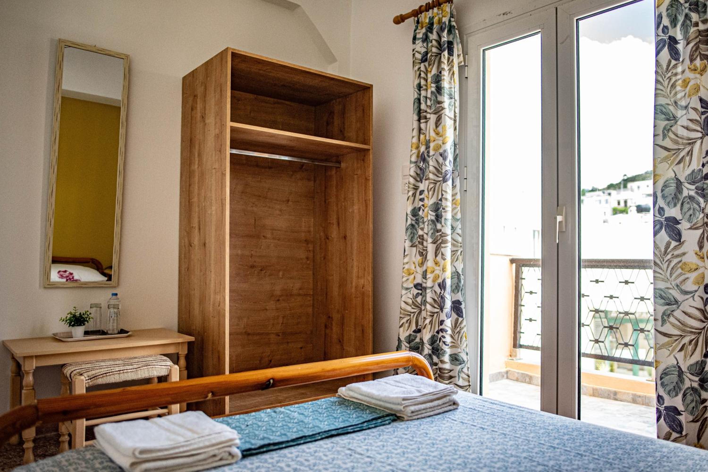 ZIROS Guesthouse