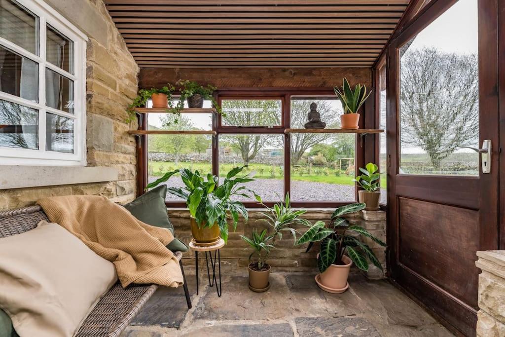 Central Malham Wellbeing Escape, 5-bed house with yoga studio view 5