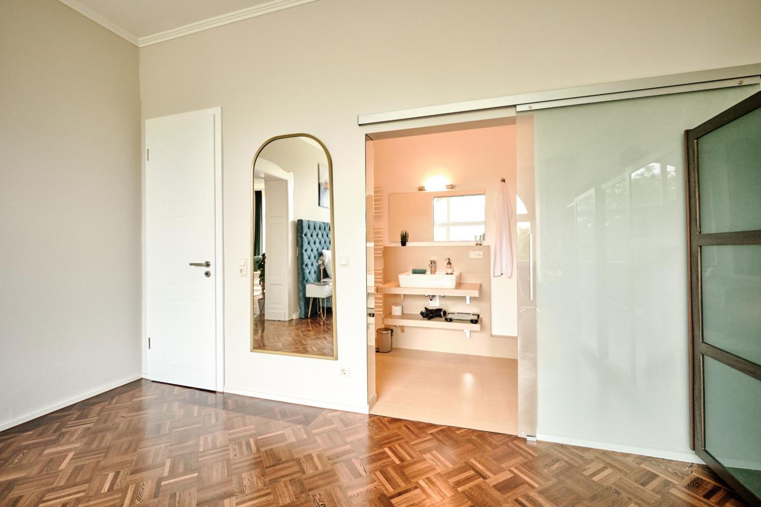 Exklusives Altbauapartment - zentral und ruhig