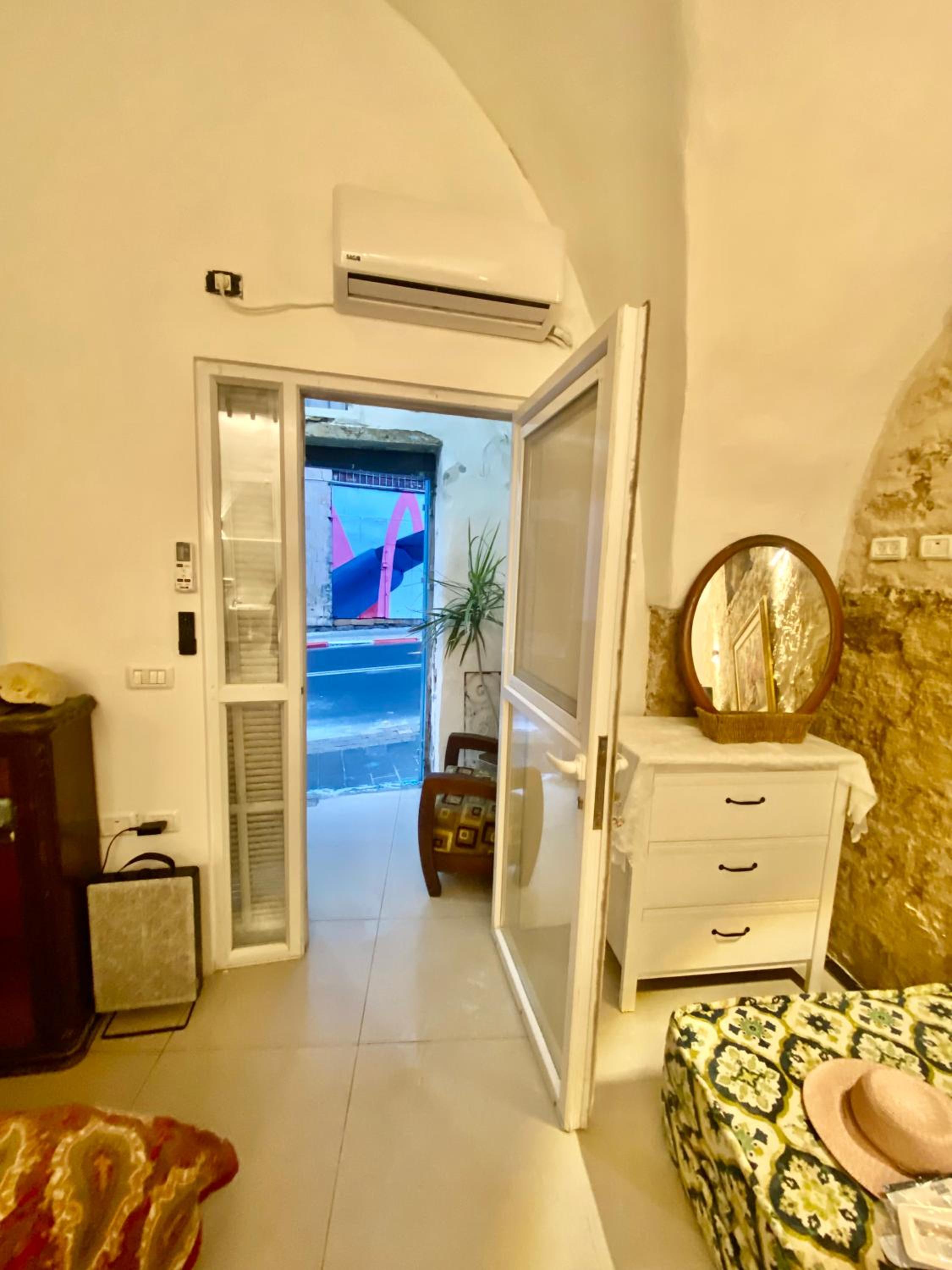 Urban street loft in Old Jaffa view 4