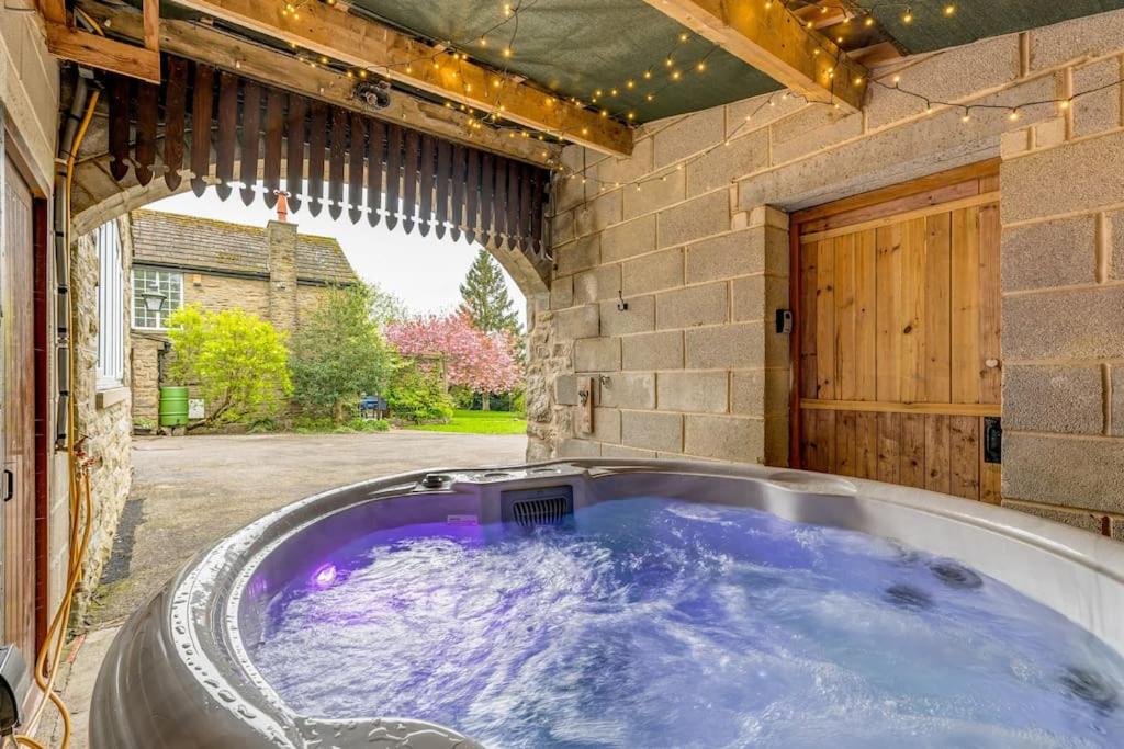 Central Malham Wellbeing Escape, 1-bed cottage with yoga studio view 2