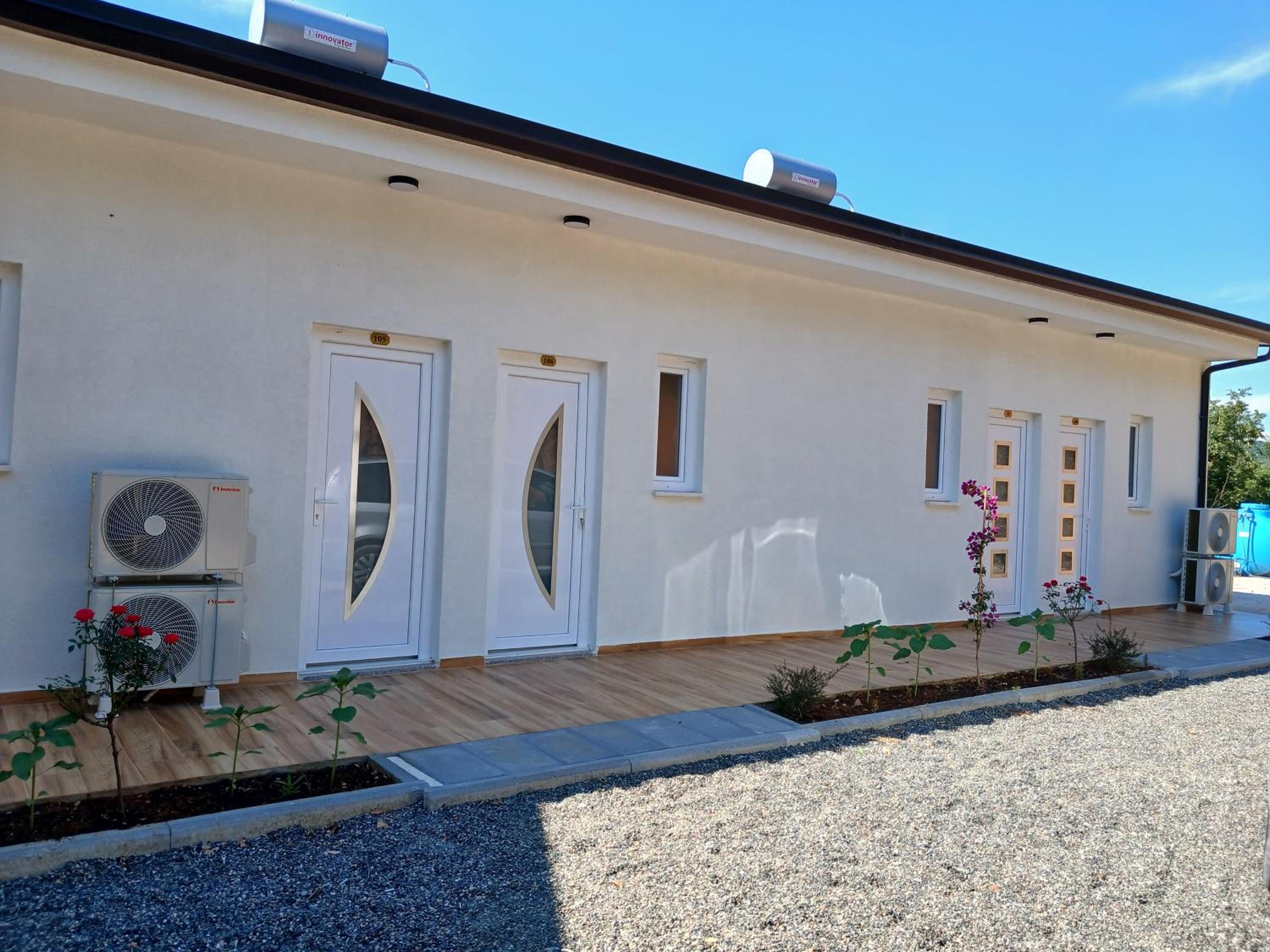 Sol Apartments Gjiri Lalzit