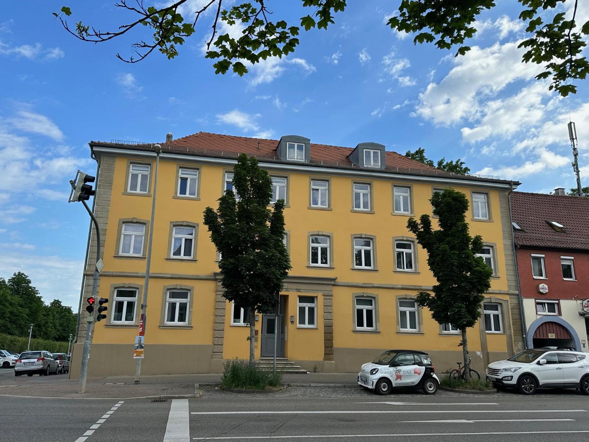 BELLA - Business&Family - 2 Zimmer direkt neben Schloß, Parkplatz, SmartTV, Netflix, Waschmaschine, 24h Checkin, 71qm, Kingsizebett, Hotelbettwäsche