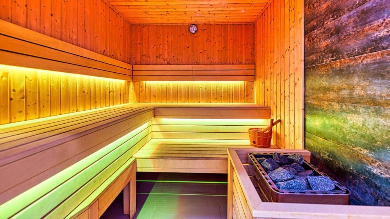 ROYAL APARTS Green Park Resort VIP z basenami, saunami, jacuzzi i siłownią