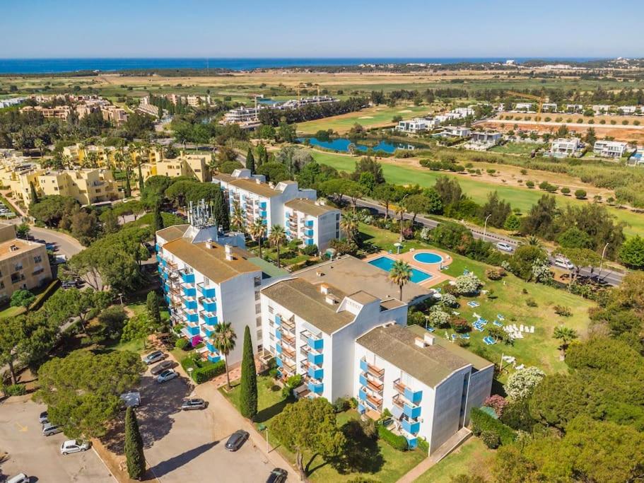 1BR Apartment with Pool @ Lago Azul view 5