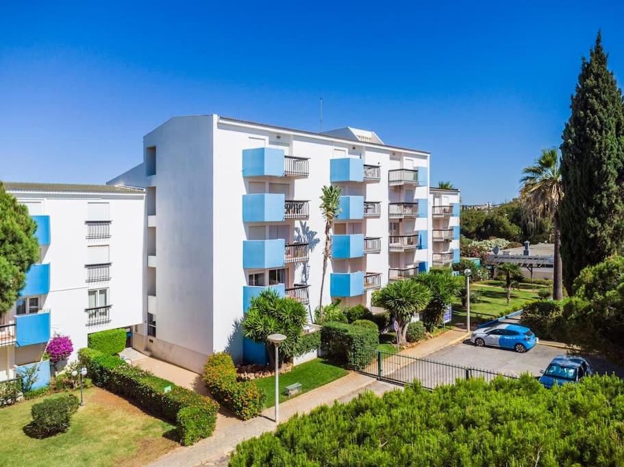 1BR Apartment with Pool @ Lago Azul view 2