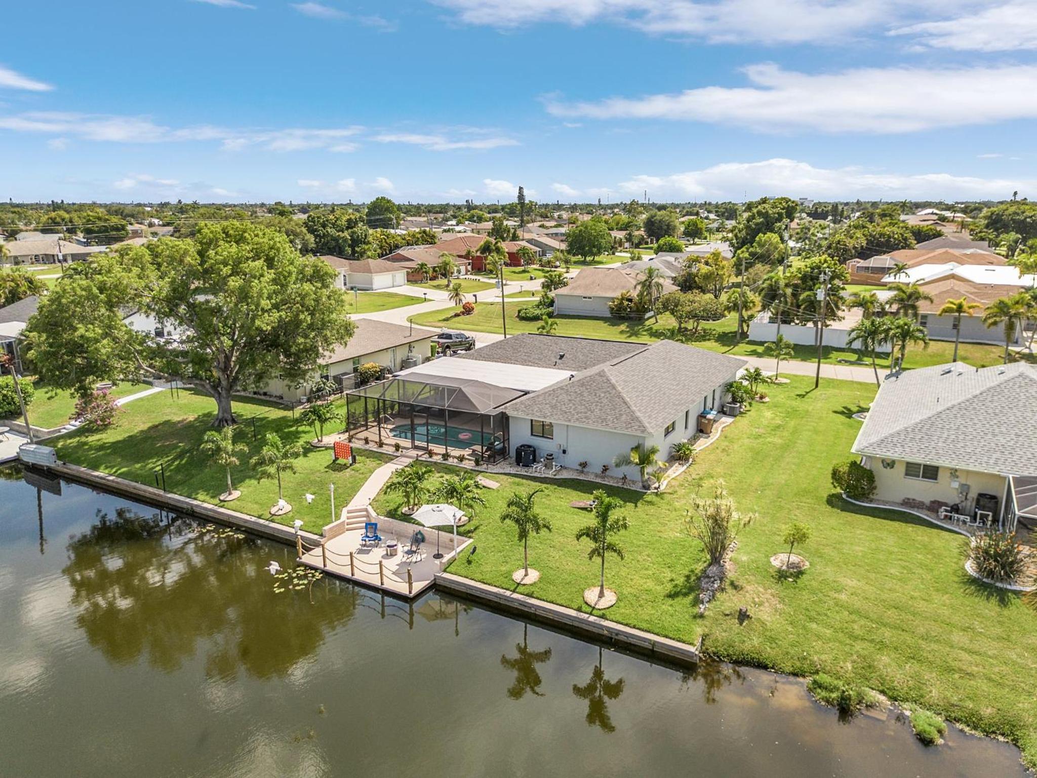 Cozy Retreat, heated pool, water canal, bikes,3 bedroom view 5