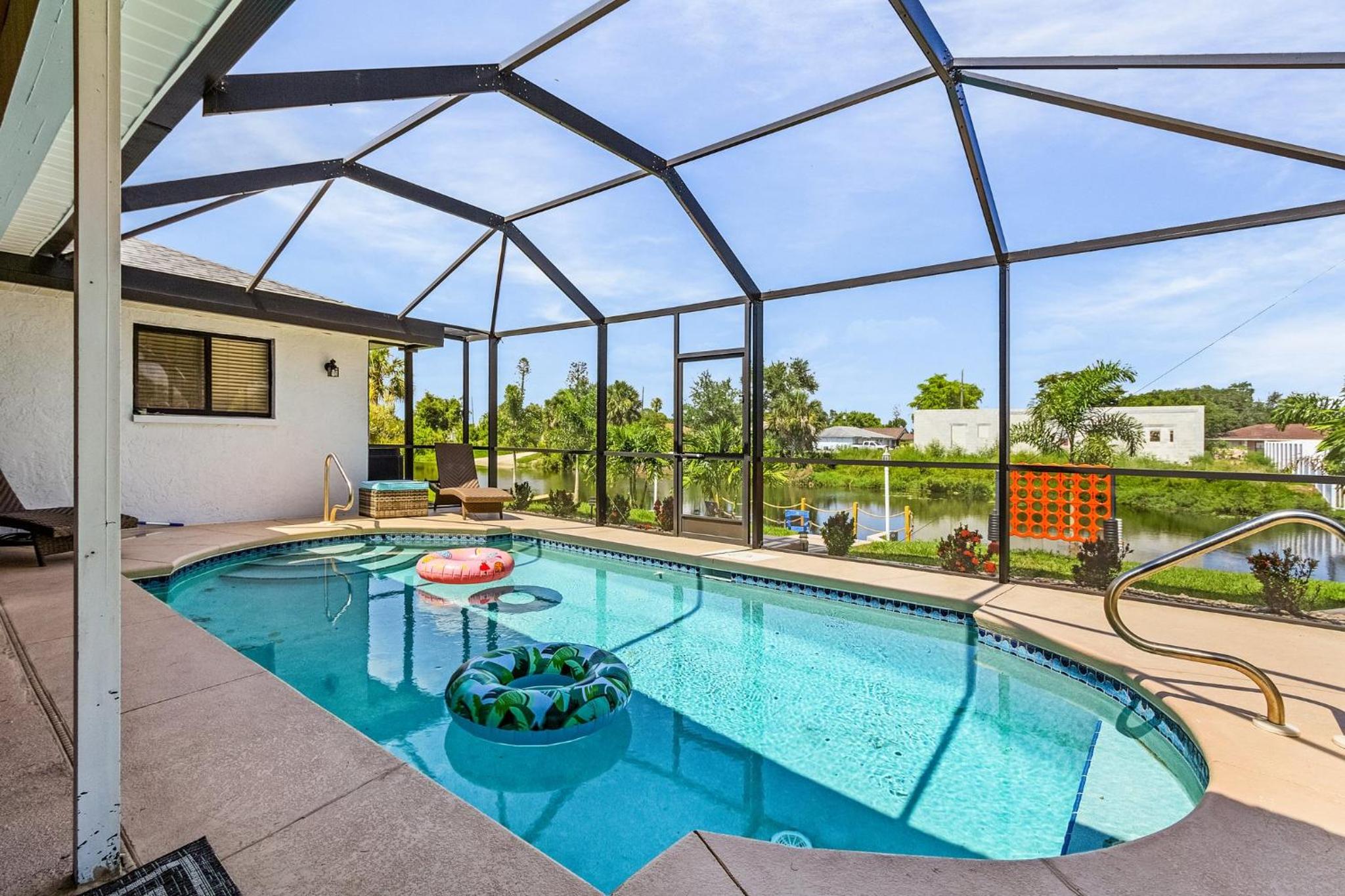 Punta Gorda Vacations - Cozy Retreat, heated pool, water canal, bikes,3 bedroom - Property Image 1