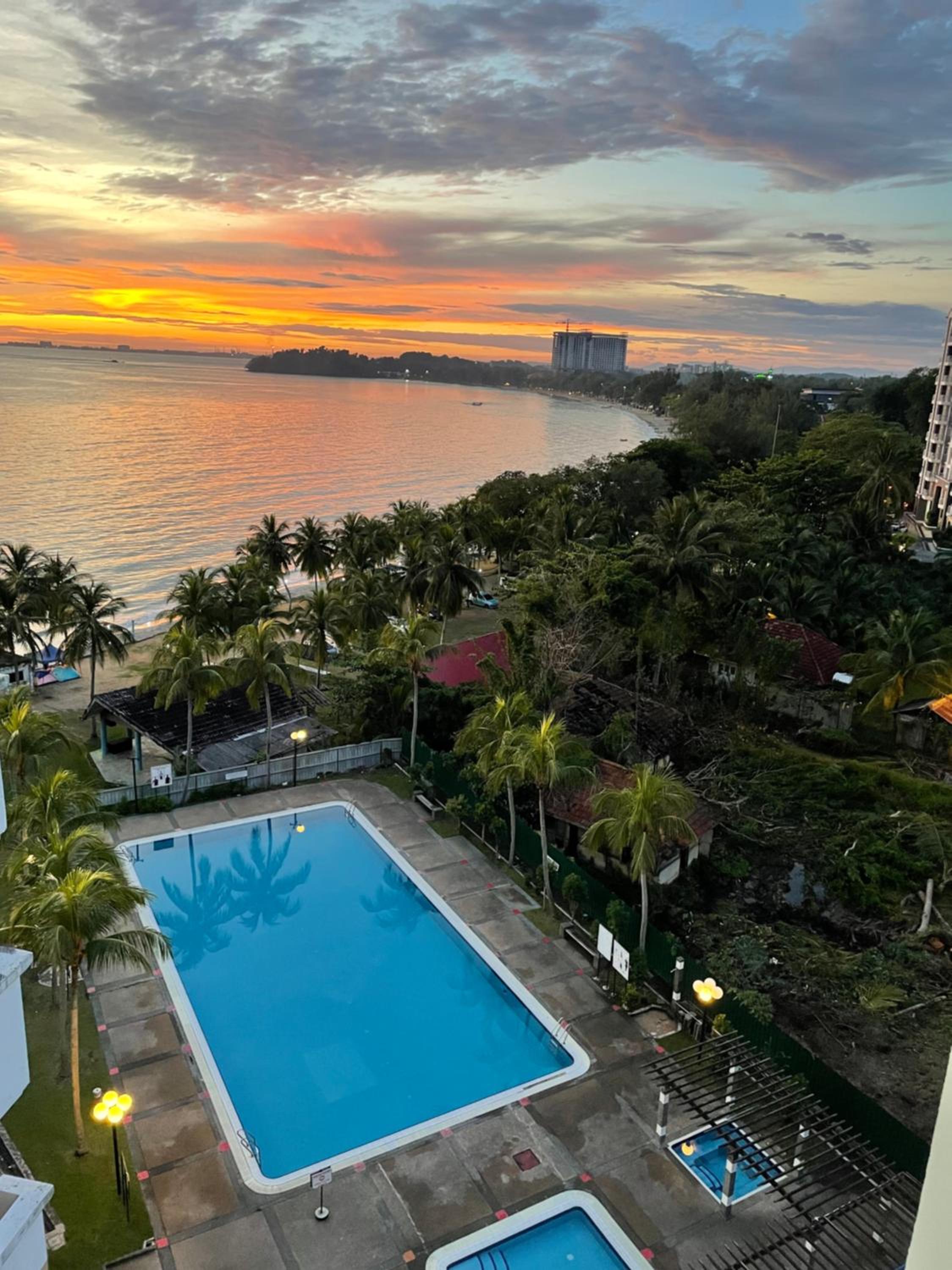 Seri Bulan Holiday Apartment Affordable 2BR Beachside Stay in Teluk Kemang, PD photo 1