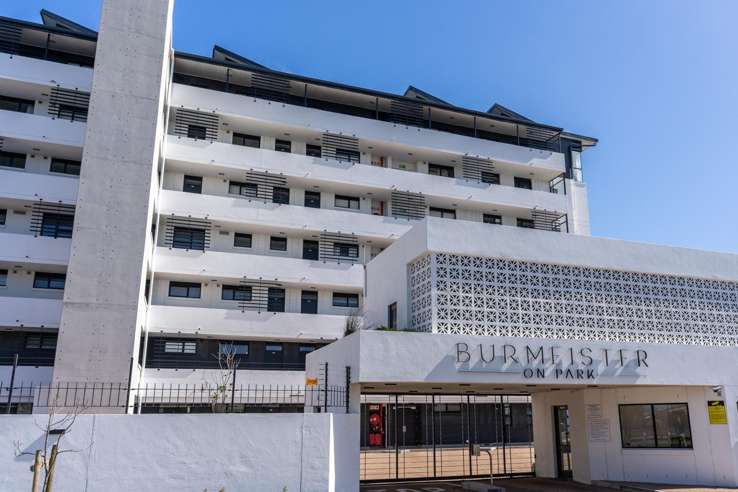 Burmeister 606 - Top Floor 2 Bedroom Apartment with Ocean Views - Onsite Parking view 4