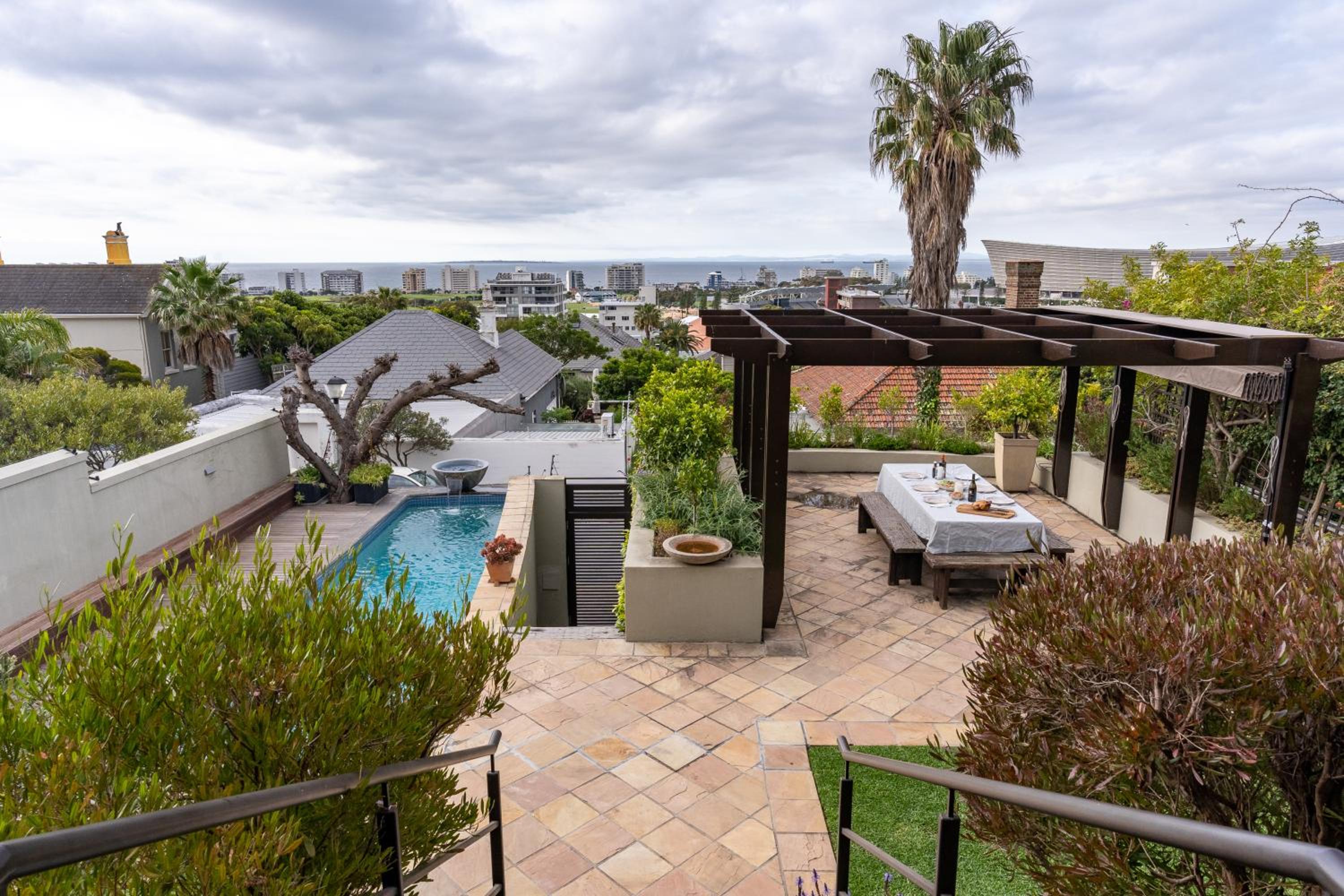 Gorgeous 3Bedroom Green Point Home view 2