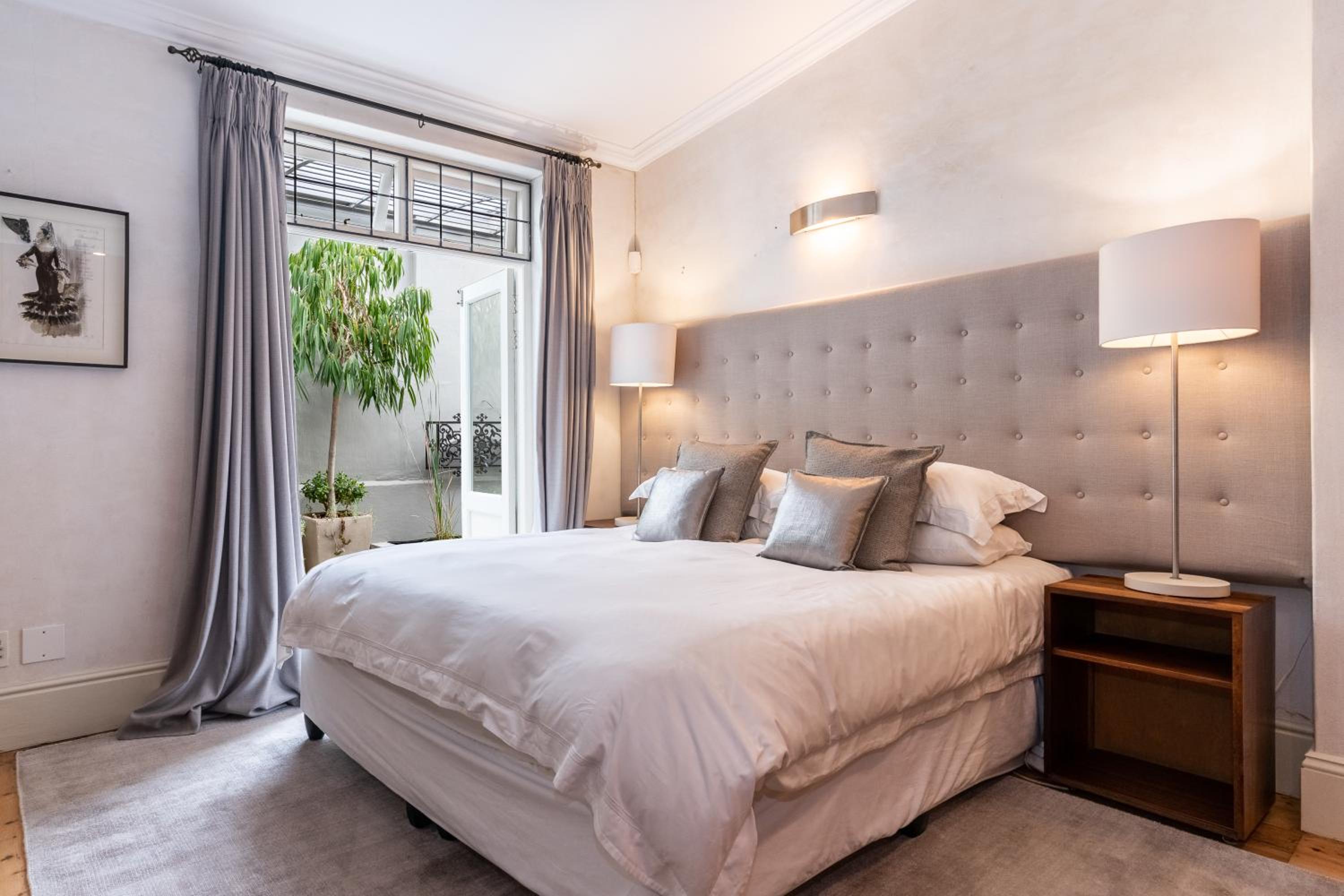 Gorgeous 3Bedroom Green Point Home view 4