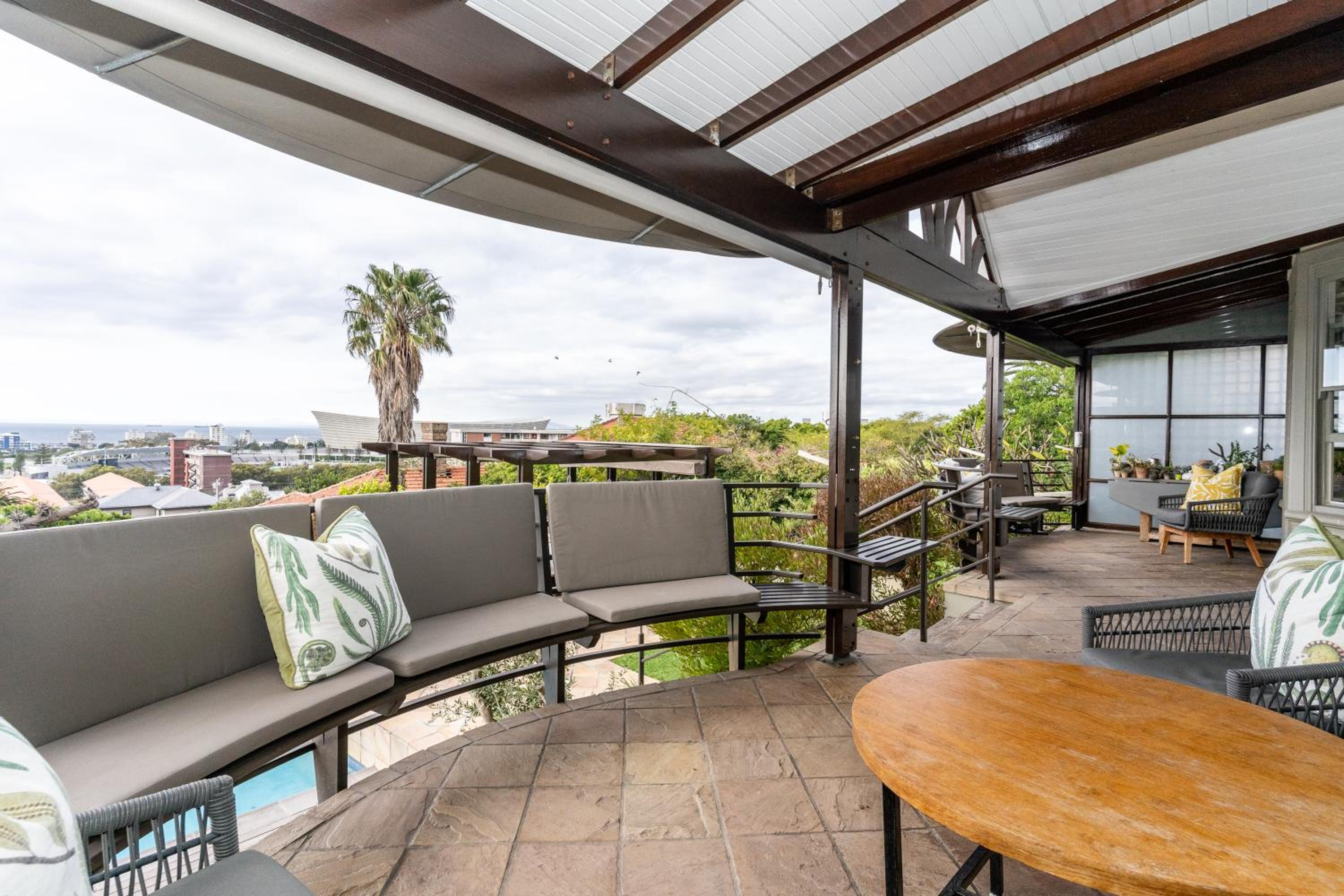 Gorgeous 3Bedroom Green Point Home view 3