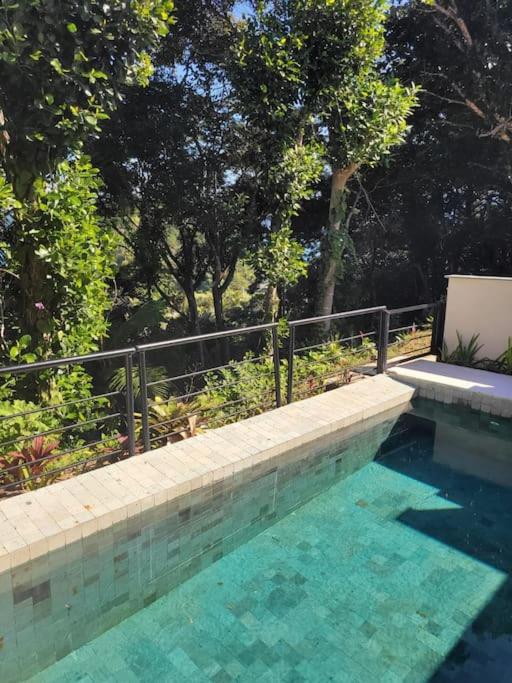 Villa Ubud - Casa com piscina privativa e vista para o mar em Ubatuba