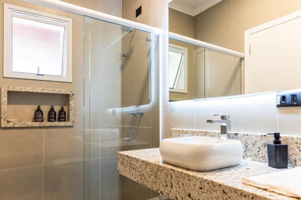 Villa Ubud - Casa com piscina privativa e vista para o mar em Ubatuba