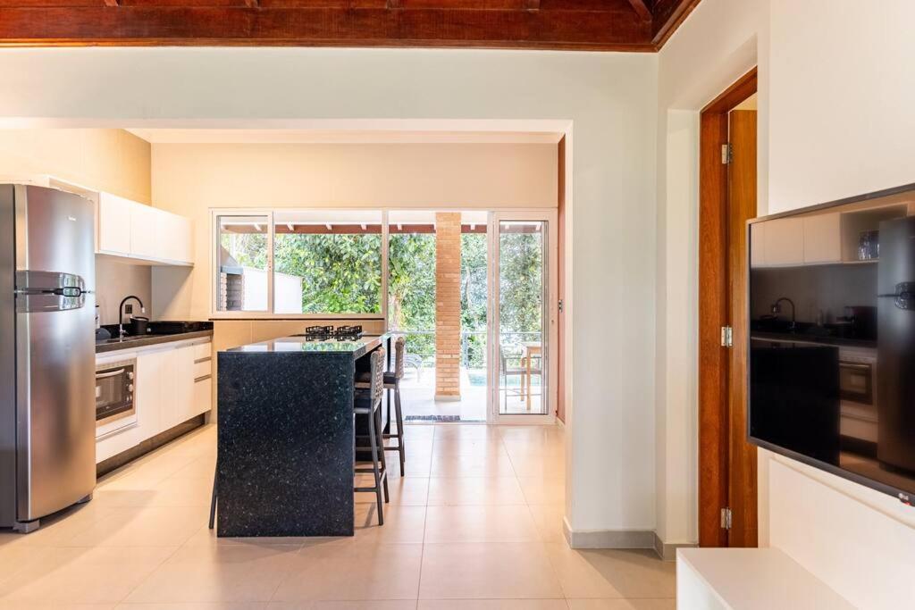 Villa Ubud - Casa com piscina privativa e vista para o mar em Ubatuba