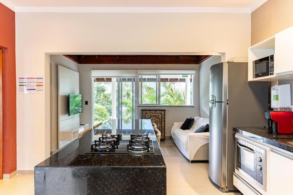 Villa Ubud - Casa com piscina privativa e vista para o mar em Ubatuba