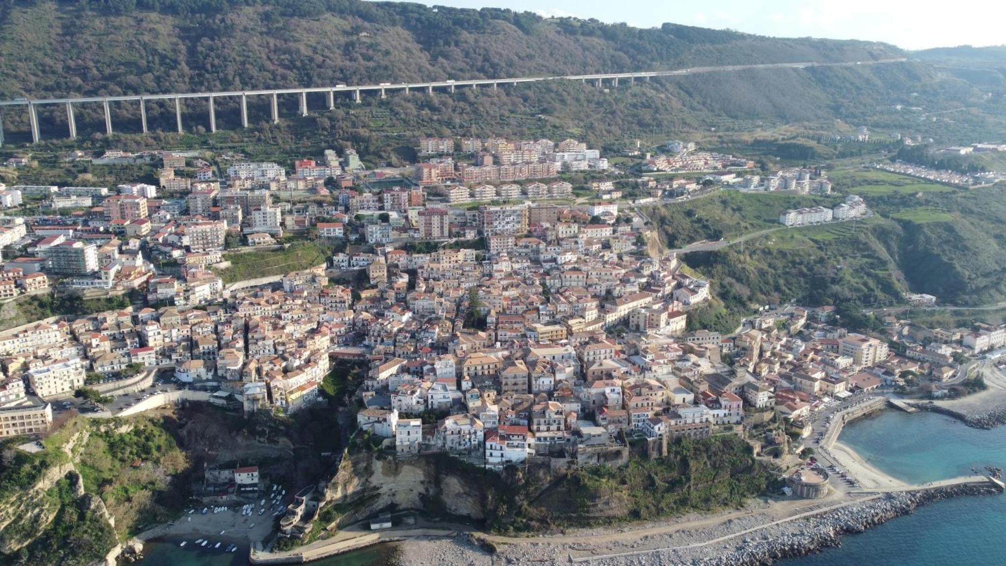 Magnifico appartamento con vista panoramica sul mare, terrazza sul tetto e ampio balcone , Magnificent full equipped seaview flat with privat parking solar view 4