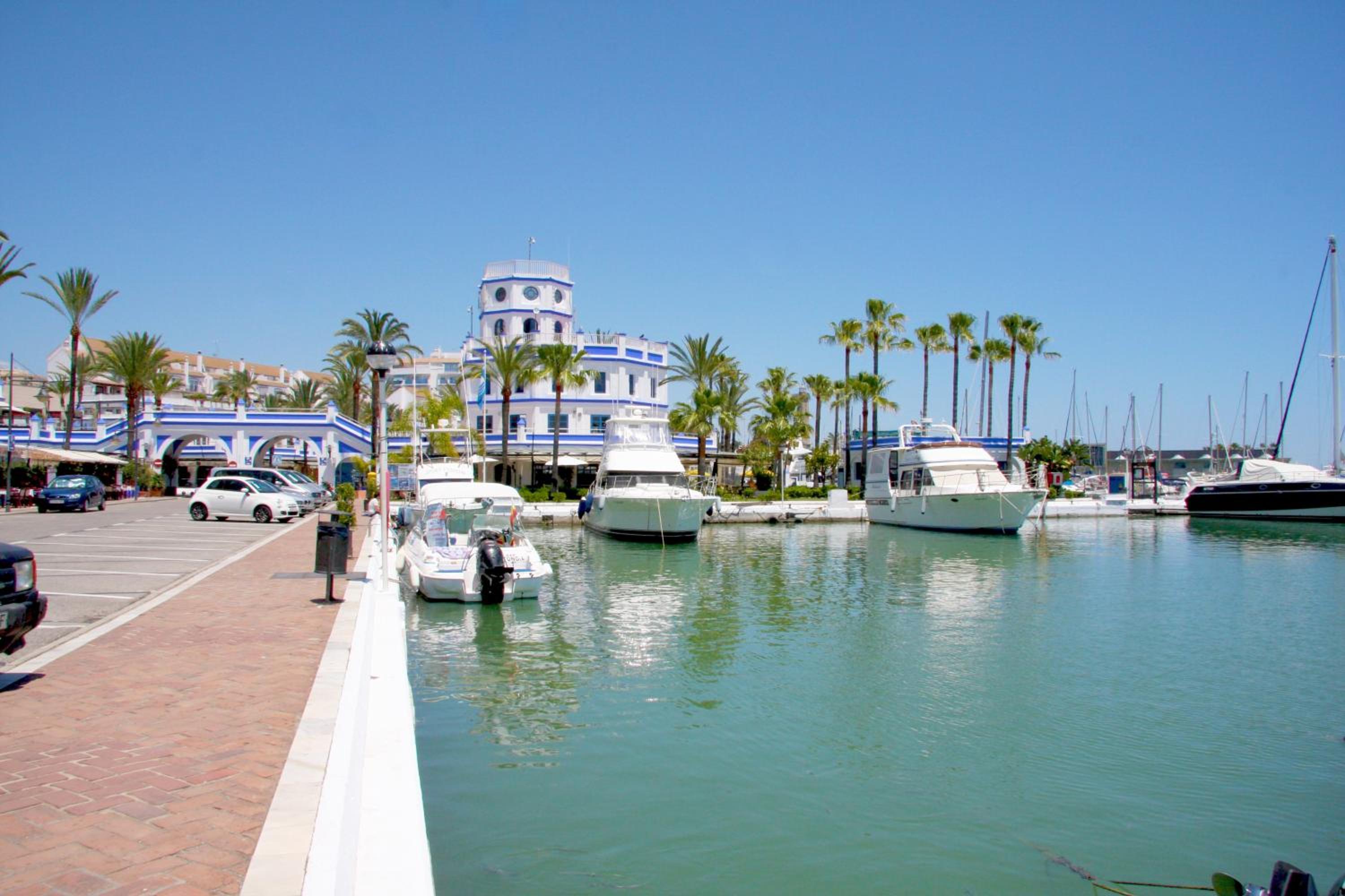 Estepona Port Apartment SUNNY