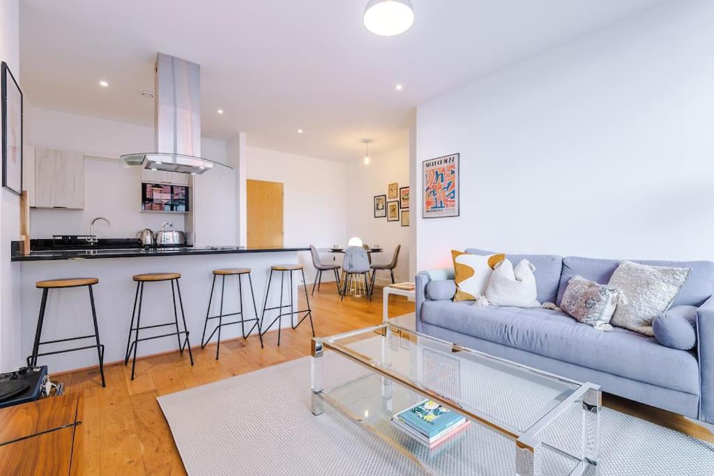 Sleek Loft oasis in City Centre view 3