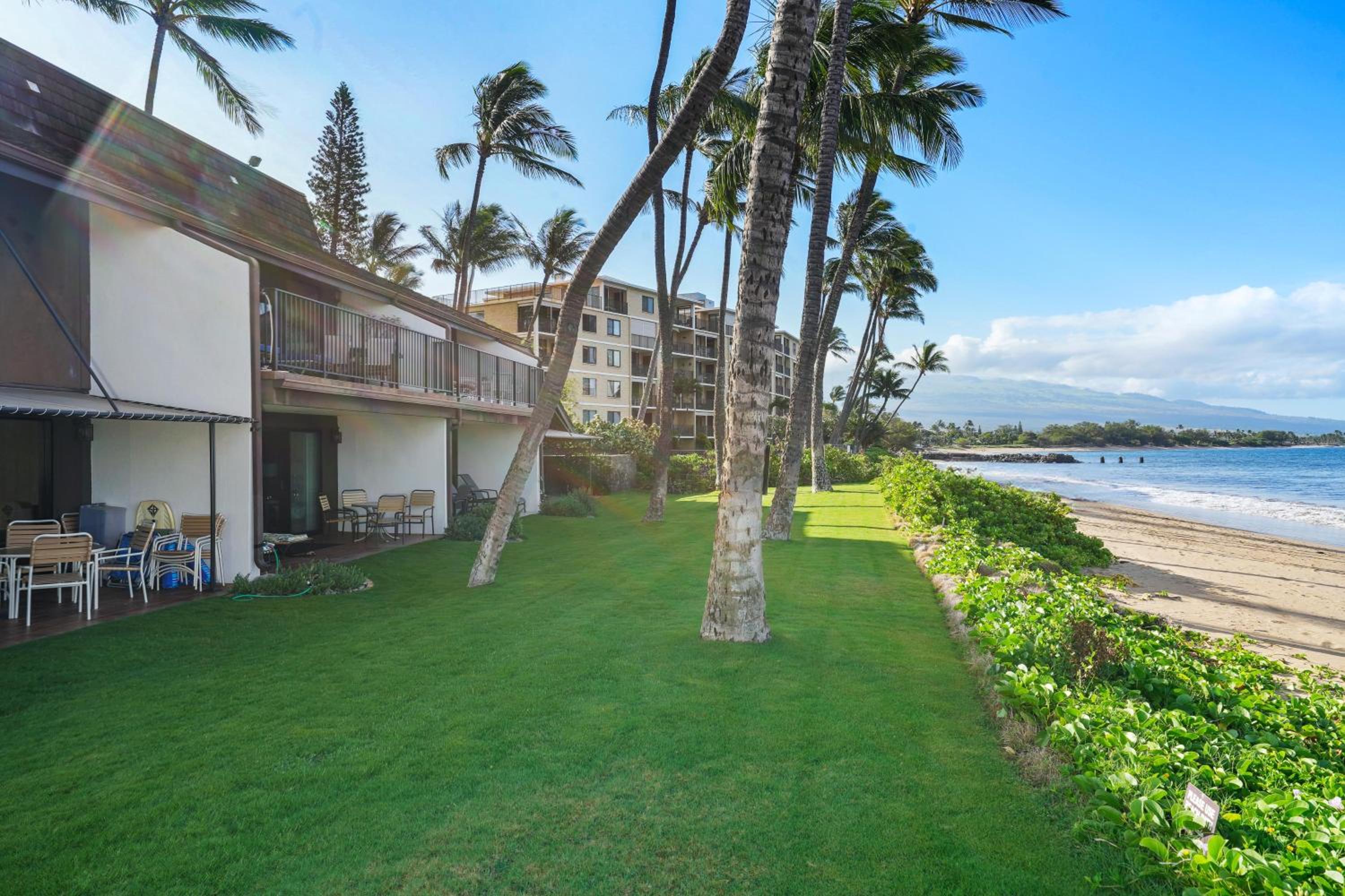 Maalaea Surf A6 · MAS A6 Remodeled Beachfront 2BD w Year Round B view 3