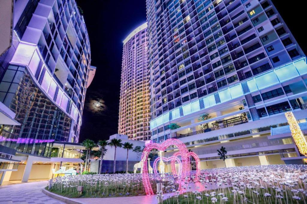 I-City 2R, FREE WIFI & 50 inch smart TV, fit 8pax