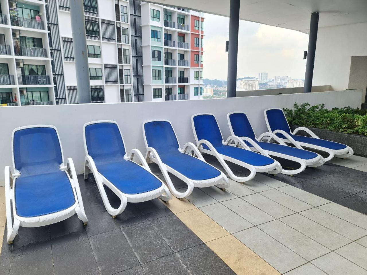 I-City 2R, FREE WIFI & 50 inch smart TV, fit 8pax