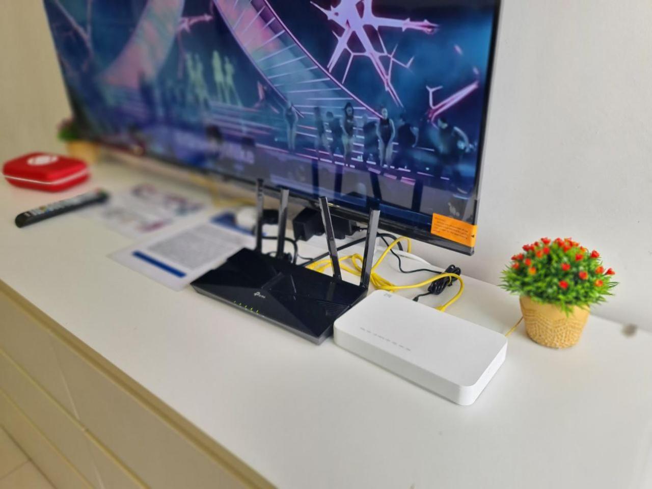 I-City 2R, FREE WIFI & 50 inch smart TV, fit 8pax