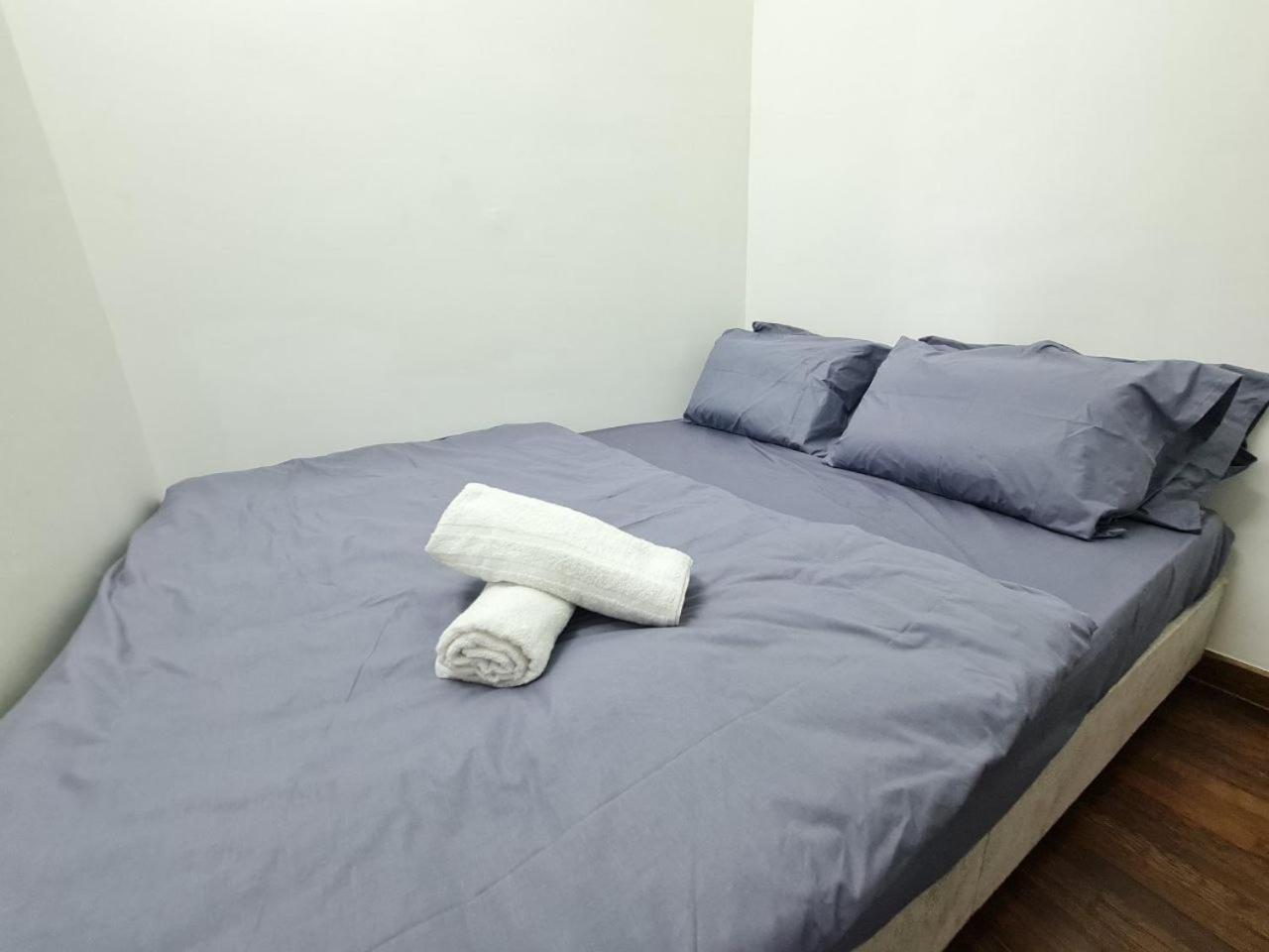 I-City 2R, FREE WIFI & 50 inch smart TV, fit 8pax