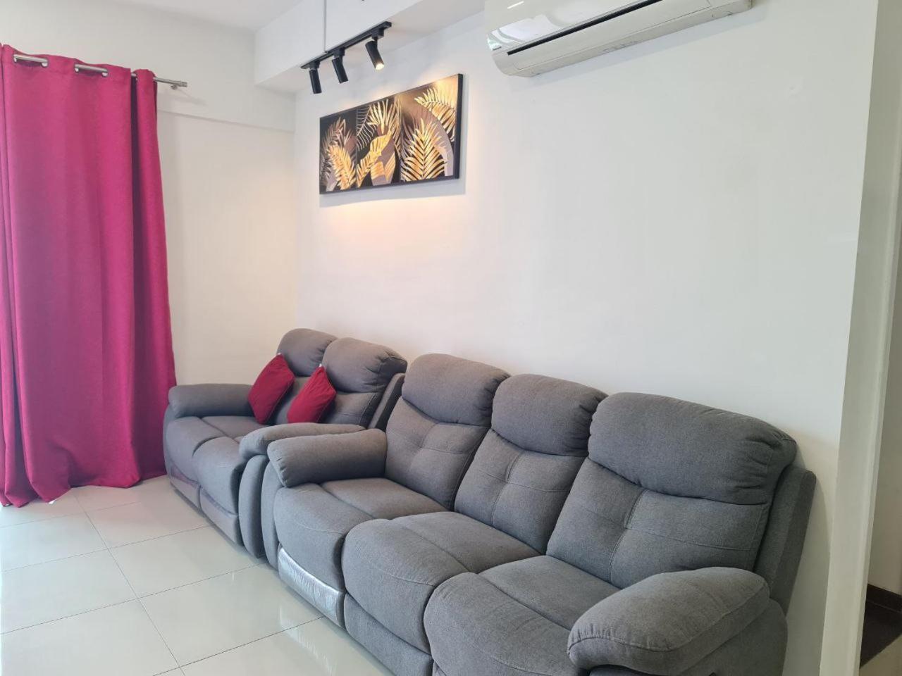 I-City 2R, FREE WIFI & 50 inch smart TV, fit 8pax