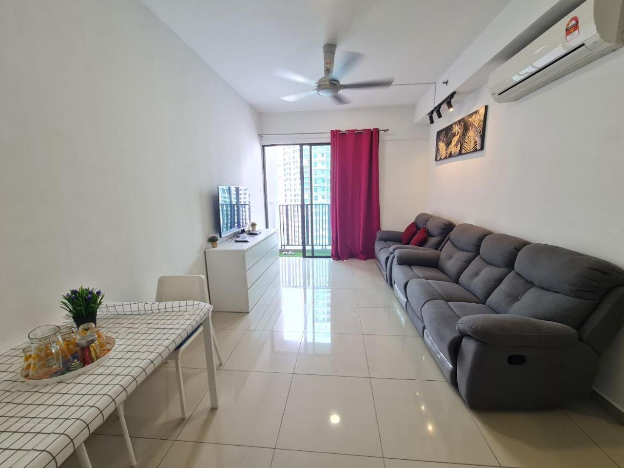 I-City 2R, FREE WIFI & 50 inch smart TV, fit 8pax