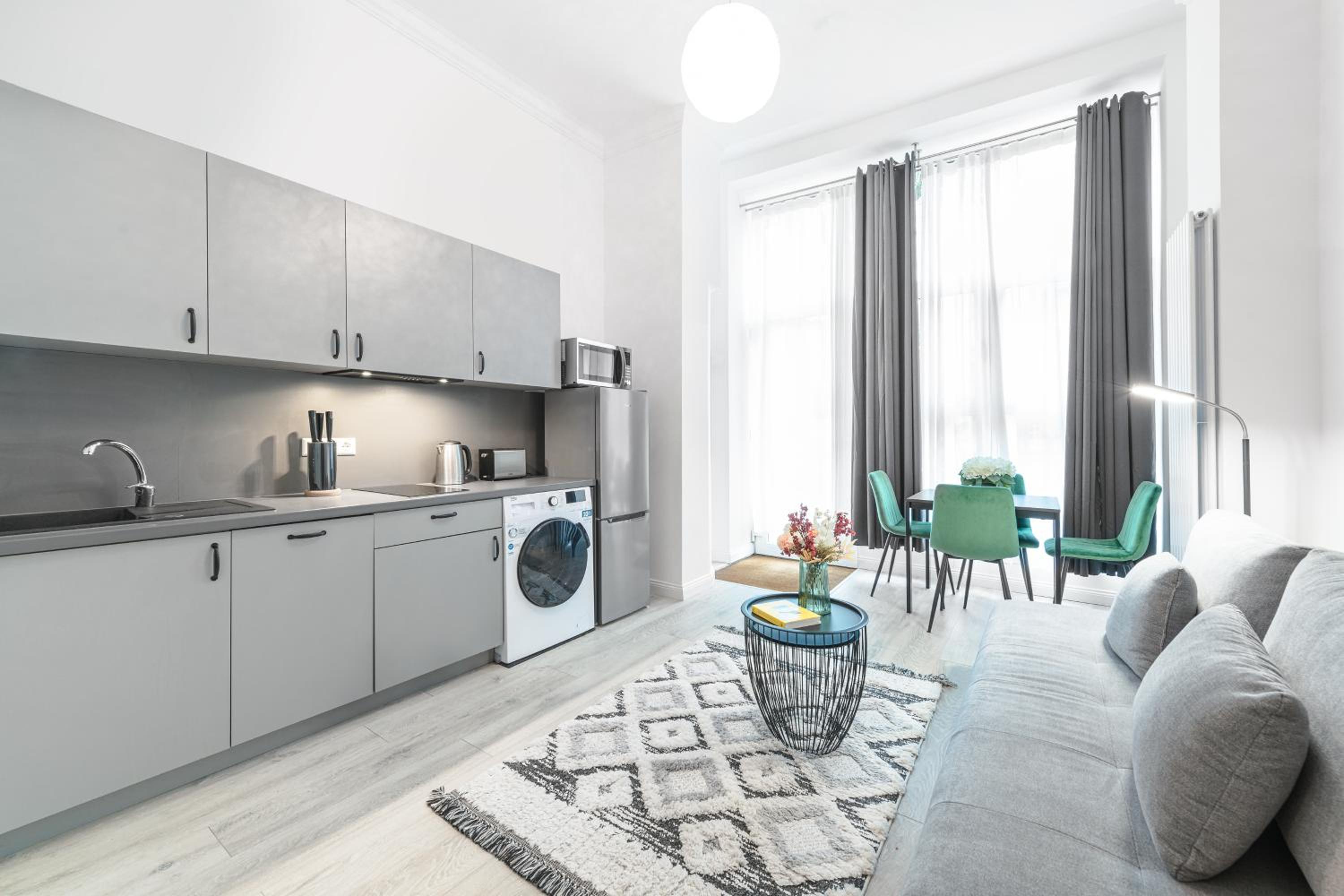 The Mierendorf I, campy group & family apartment, 1BR, 1 Living room, ideal for 2 - 4 Guests