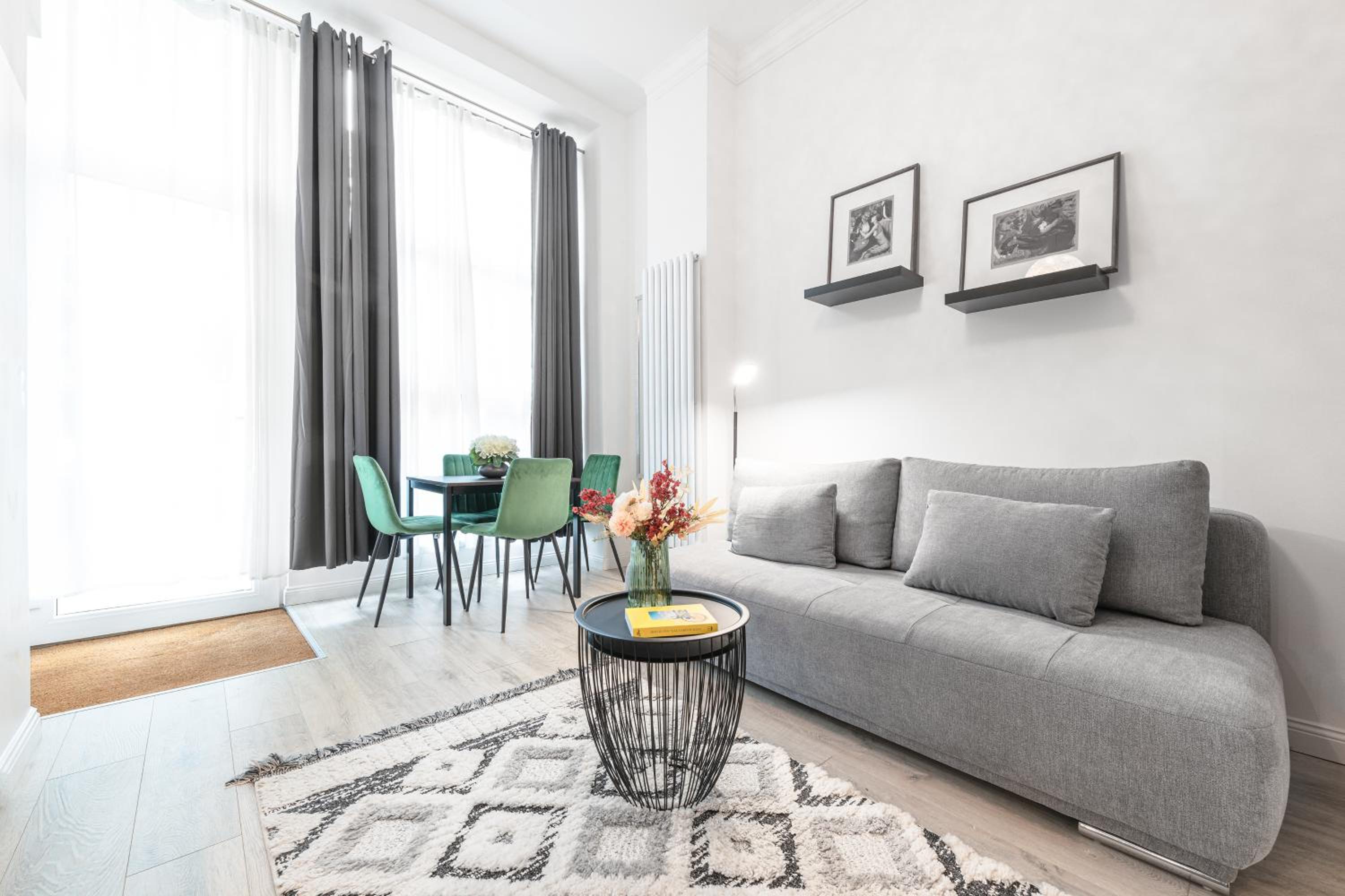 The Mierendorf I, campy group & family apartment, 1BR, 1 Living room, ideal for 2 - 4 Guests