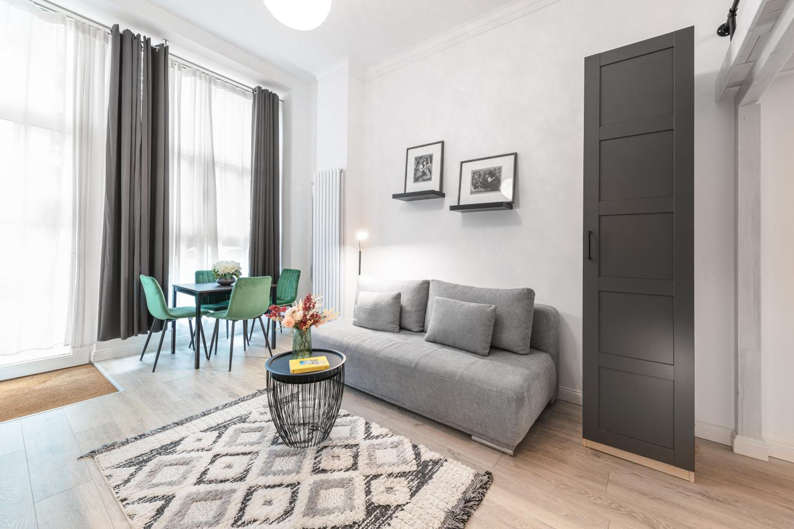 The Mierendorf I, campy group & family apartment, 1BR, 1 Living room, ideal for 2 - 4 Guests