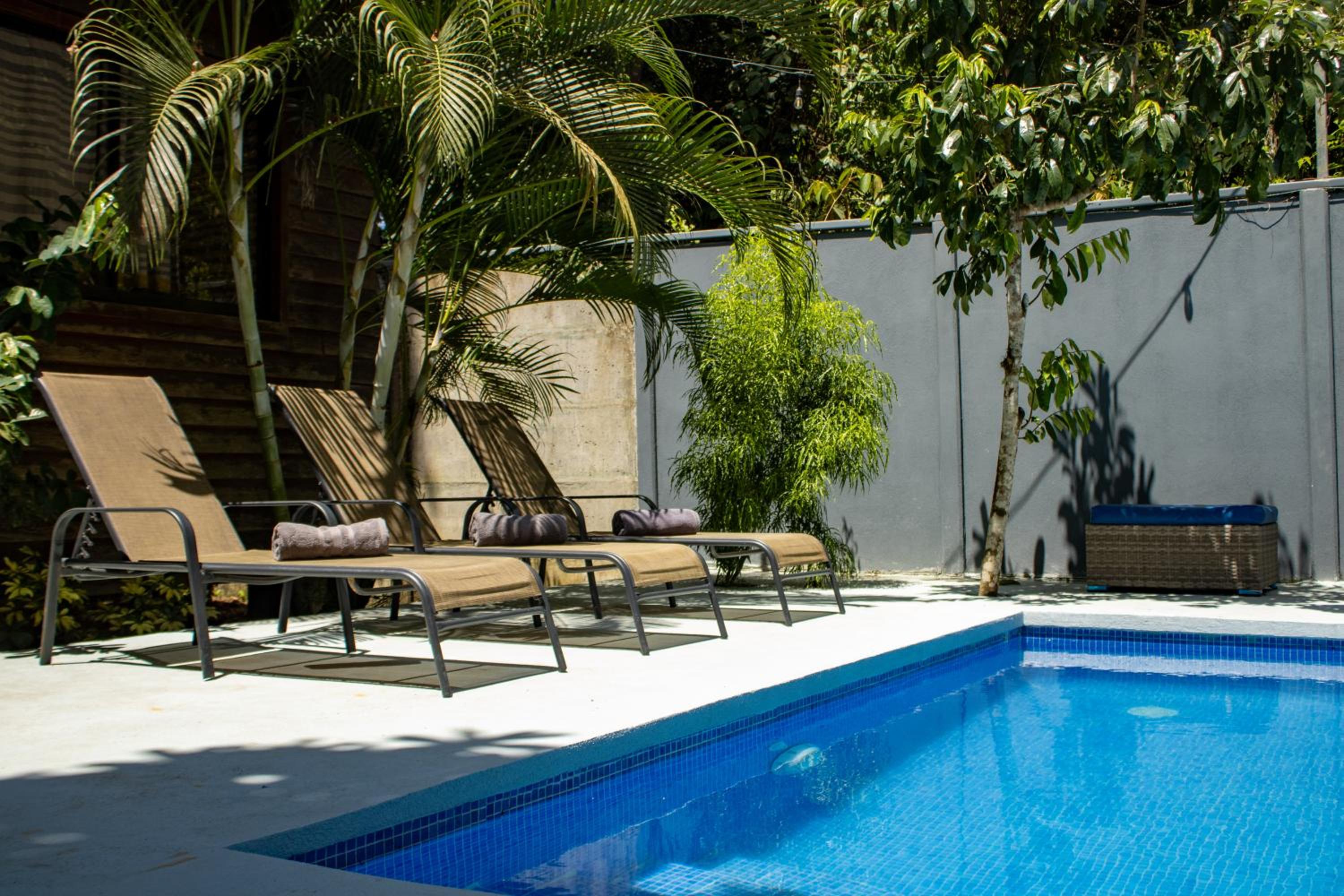 Casa Tulipan - Private 3bd, AC, Pool, Big Garden w' BBQ
