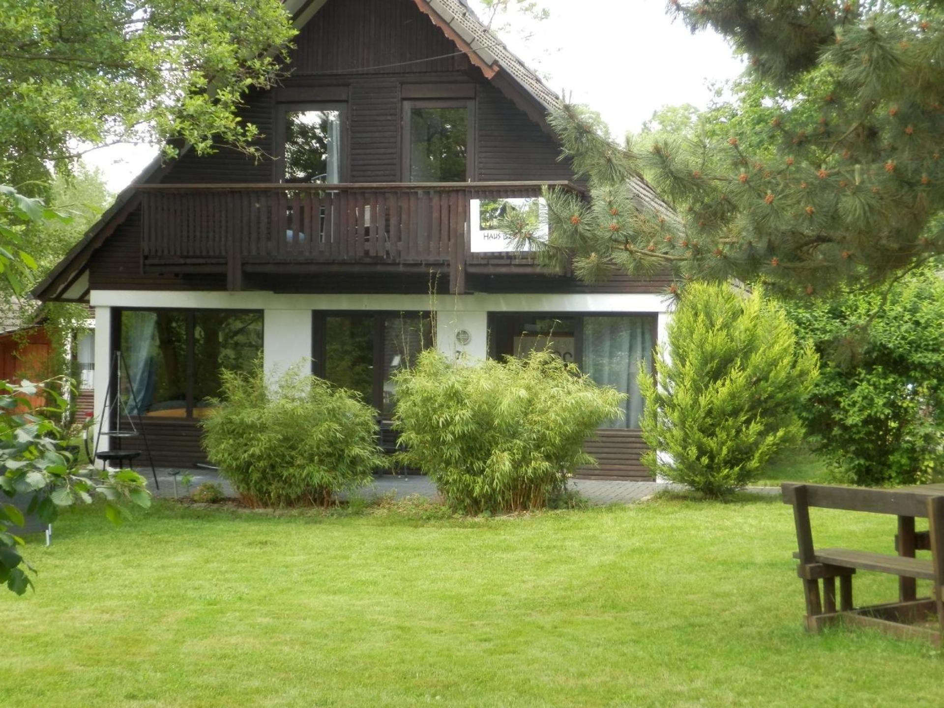 Ferienhaus mit Grill, Terrasse und Garten - b48620