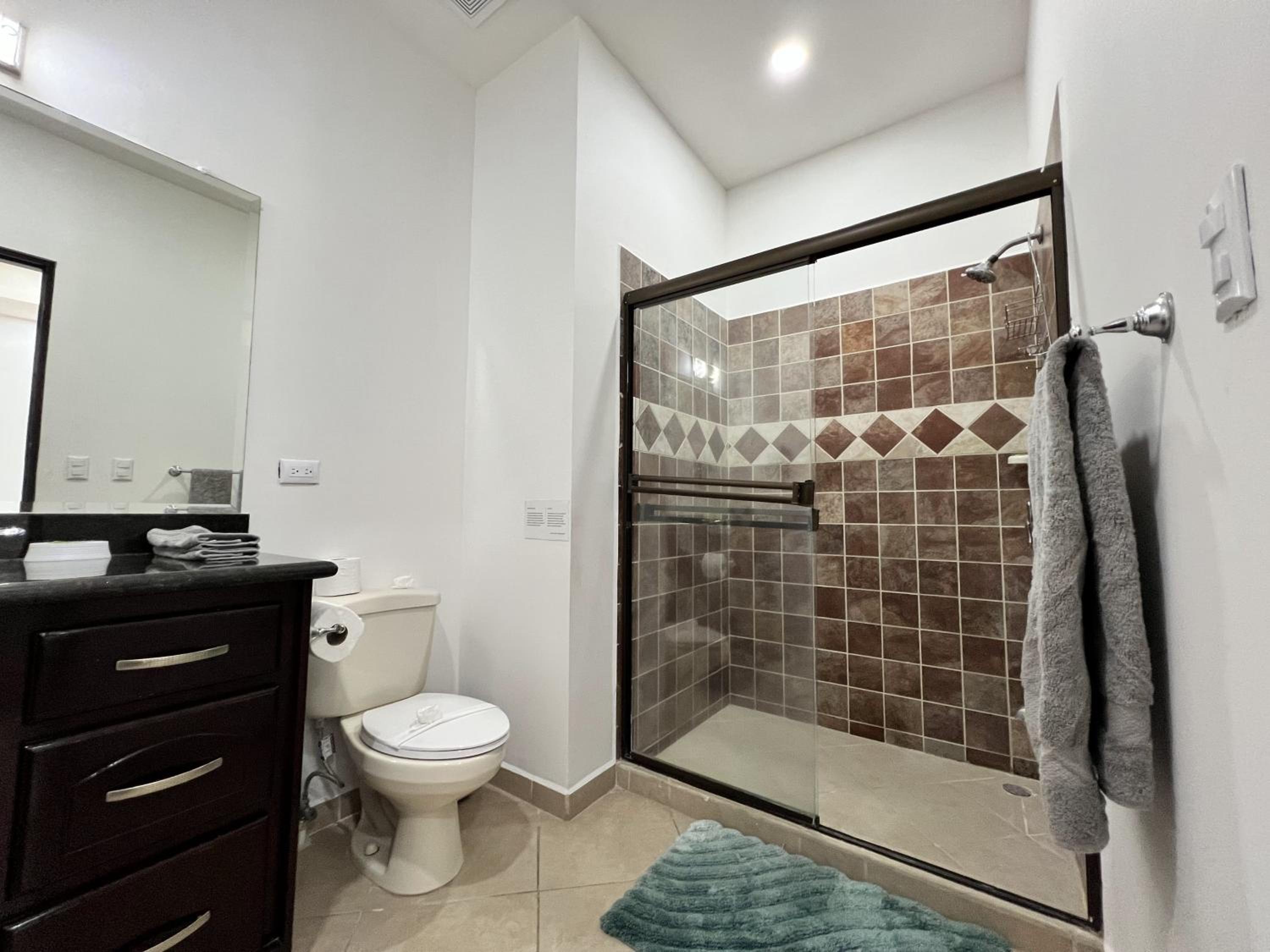 Spacious 2 Bed 2 Bath l Great Walking Score