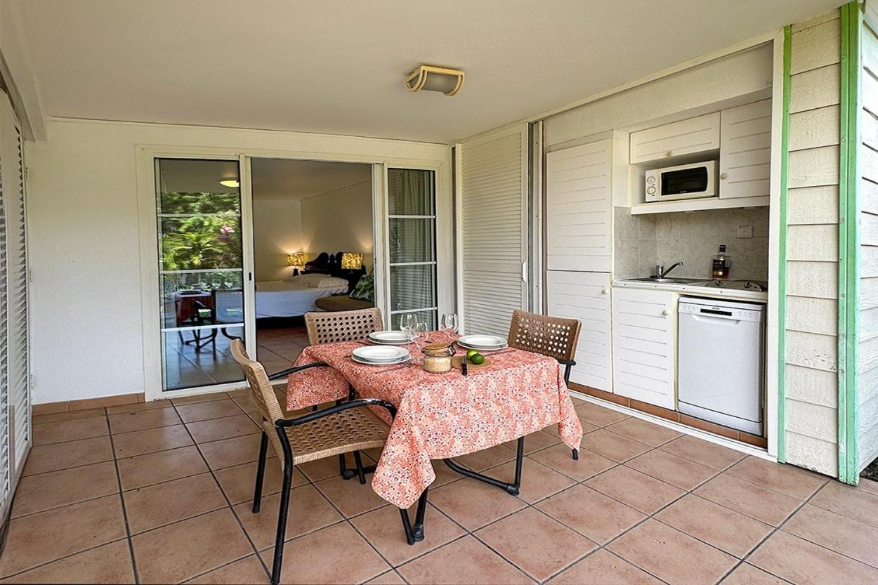 Studios Mitoyens Margarita 7 et 8 vue jardin Pierre et Vacances Marrtinique view 2
