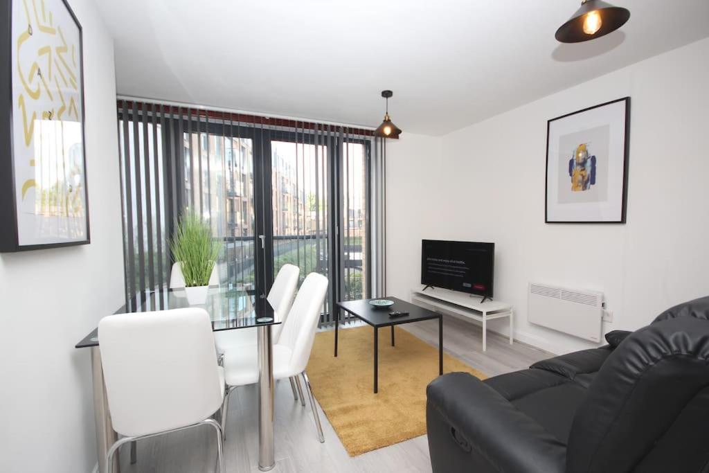 Host & Stay - Southside Apartment view 4