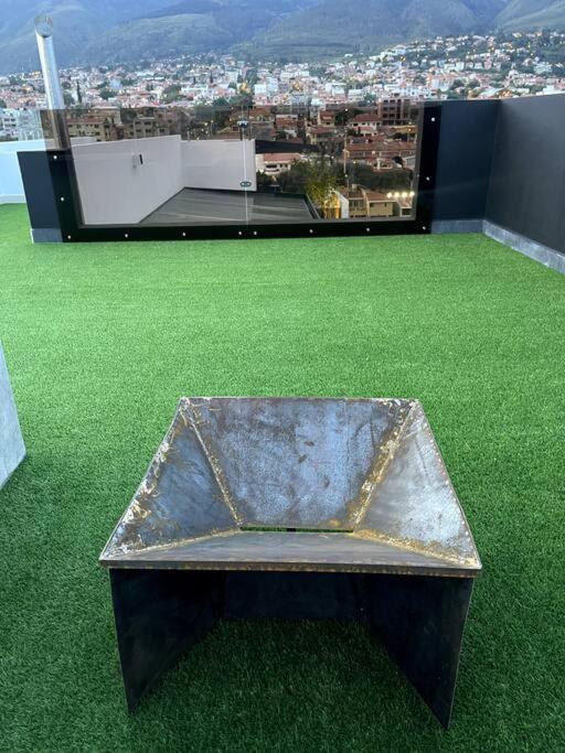 Luxury Apartment near Fidel Anze