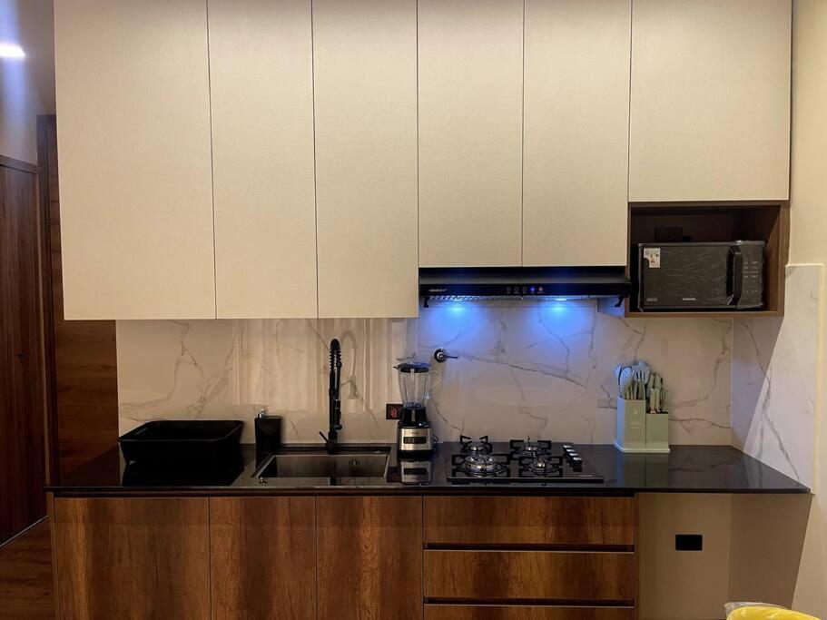 Luxury Apartment near Fidel Anze